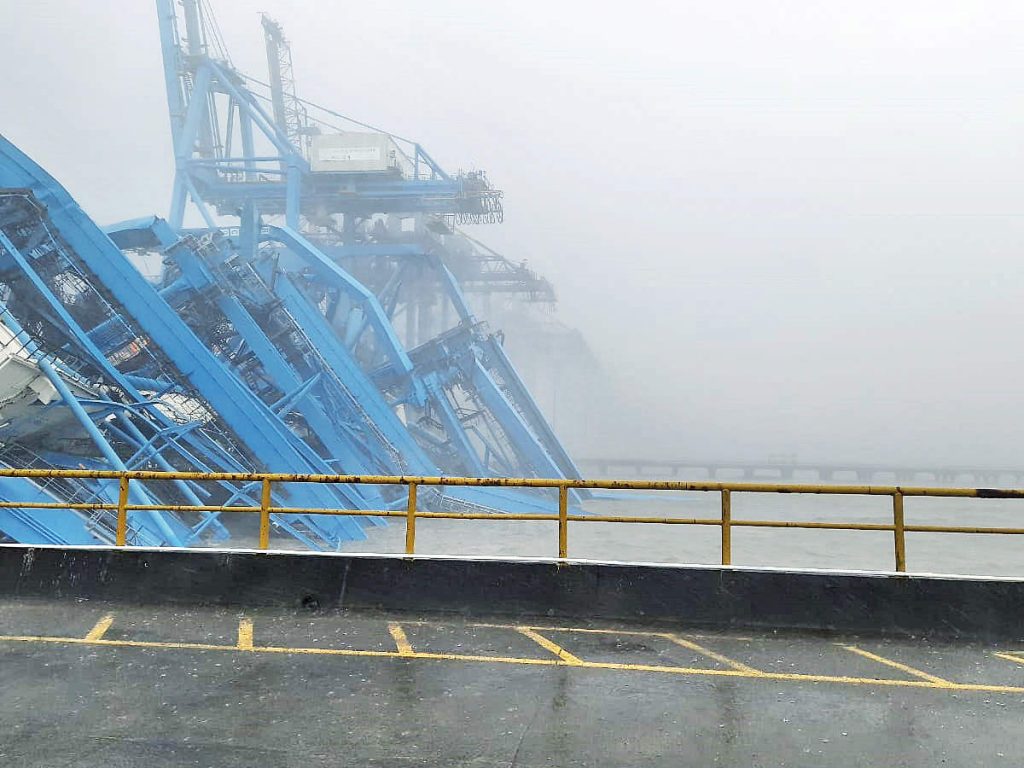 Cranes collapse at JNPT due to cyclonic winds