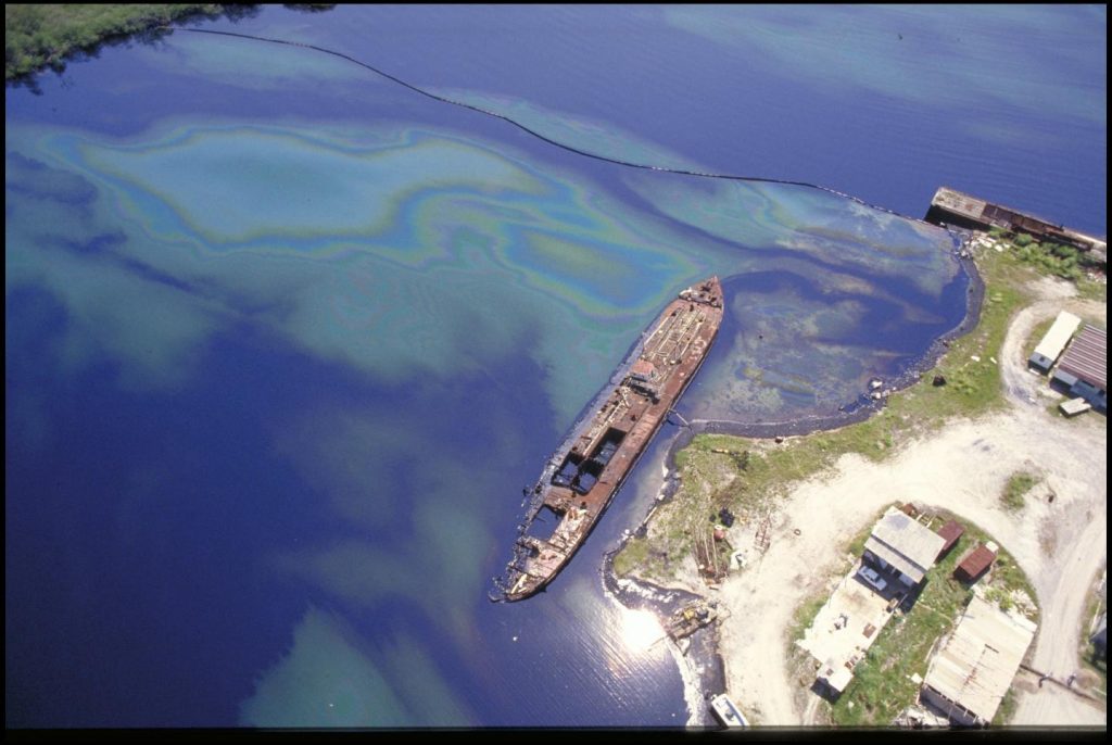 Cleaning Work Is Progressing After The Oil Spill In Colon