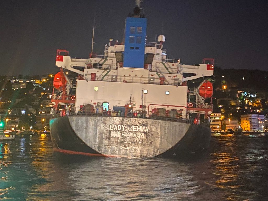 Big Panic: Giant Ship Lady Zehma Whistled And Dived Into Bebek Bay In Bosphorus And Ran Aground