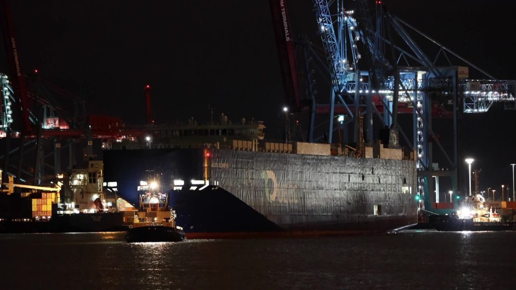 New LNG battery hybrid vessel in traffic at the Port of Gothenburg