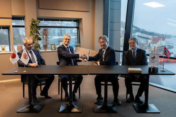 The Signing Ceremony of Long-Term Contracts for Two Liquefied CO2 Carriers between “K” LINE and Northern Lights JV DA~World’s first full scale CCS project