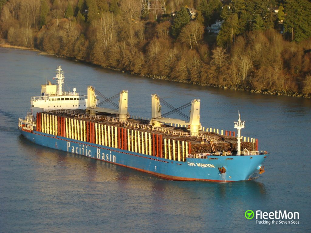 Bulk carrier disabled by water ingress at Lyttelton, NZ