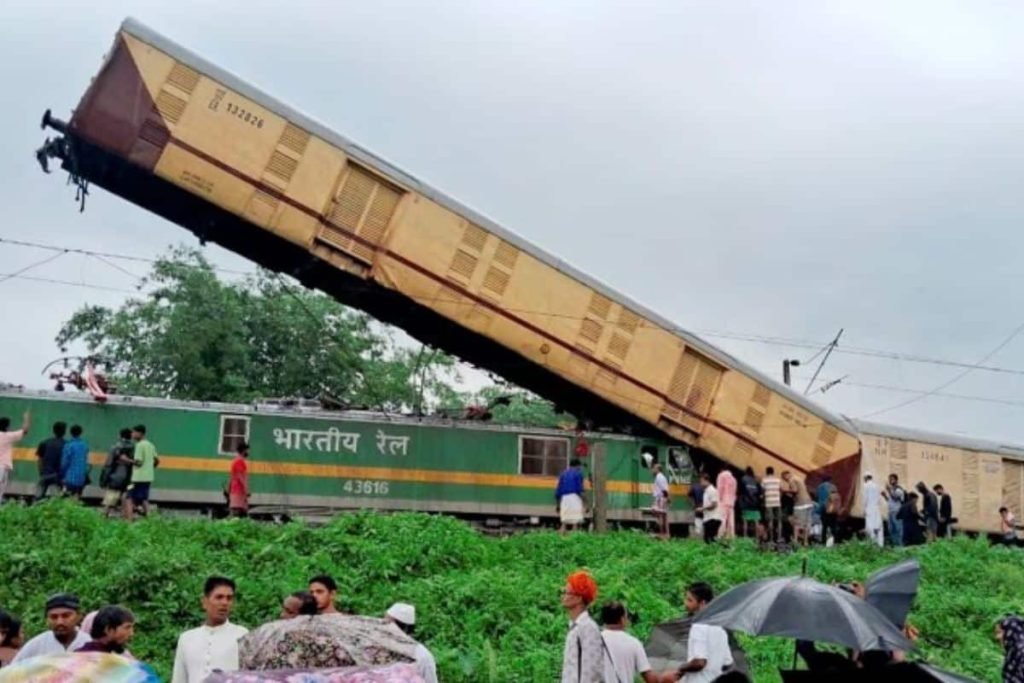 9 Dead as Goods Train Collides with Kanchanjungha Express in Bengal