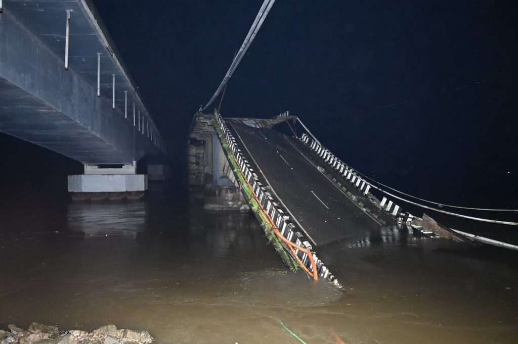 Bridge Connecting Karnataka and Goa Collapses