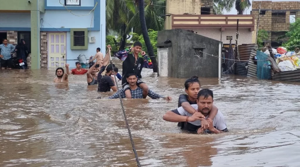 11 Dead as 33 Districts in Gujarat Face Flood-like Conditions