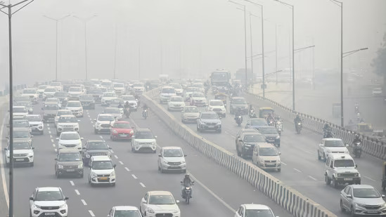 Delhi Imposes Ban on BS-III Petrol, BS-IV Diesel Vehicles as AQI Hits ‘Severe’ Levels; ₹20,000 Fine for Violators