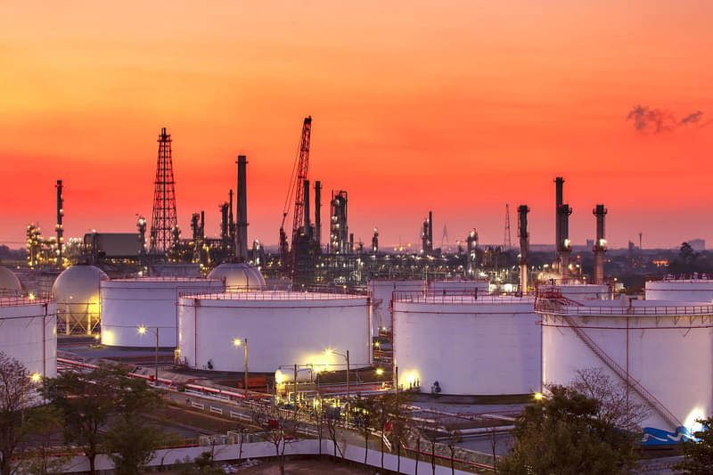 Maharashtra Set to Miss Out on Mega Refinery as Talks Shift to Gujarat and Andhra Pradesh