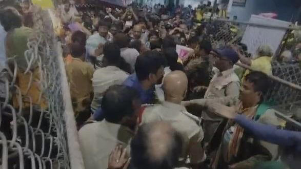 Eyewitnesses Share Haunting Accounts of Maha Kumbh Stampede, Several Injured