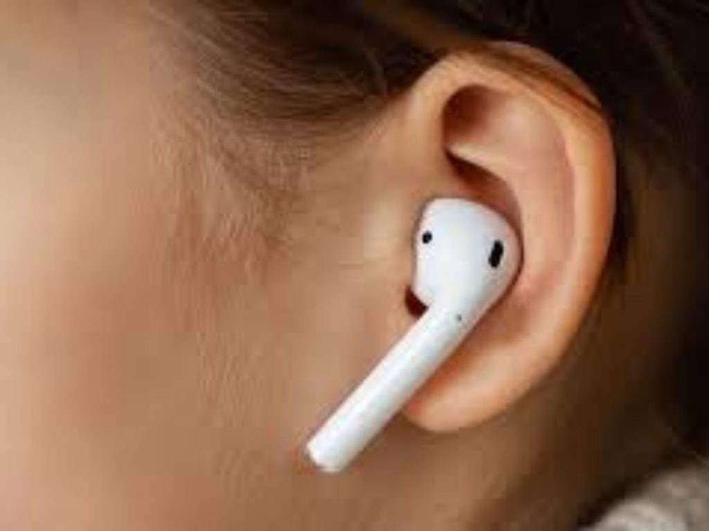 Health Ministry Warns: Prolonged Earphone Use May Cause Permanent Hearing Loss