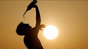 Mumbai Sizzles as Mercury Hits 37.4°C, IMD Warns of Sweltering Days Ahead