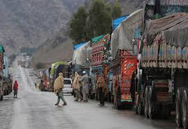 Thousands Flee as Pakistan-Afghanistan Border Clash Sparks Panic