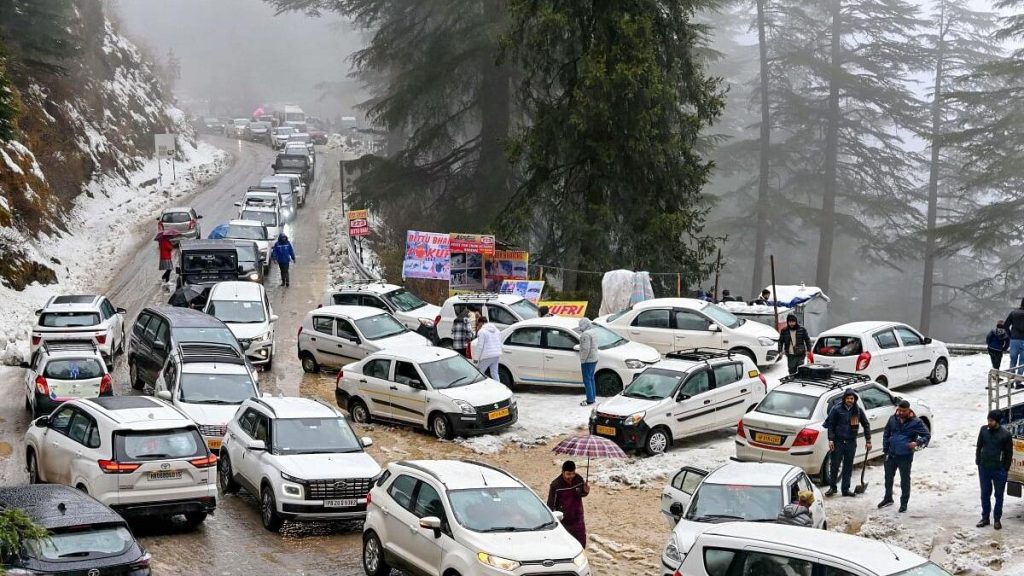 Heavy Snowfall and Rain Cause Widespread Disruption in Himachal; 500 Roads Blocked